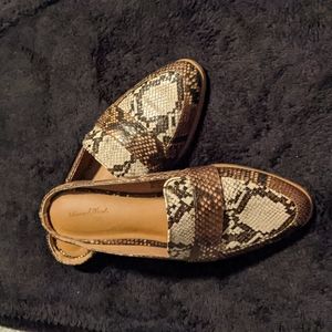 Shoe slide on mules